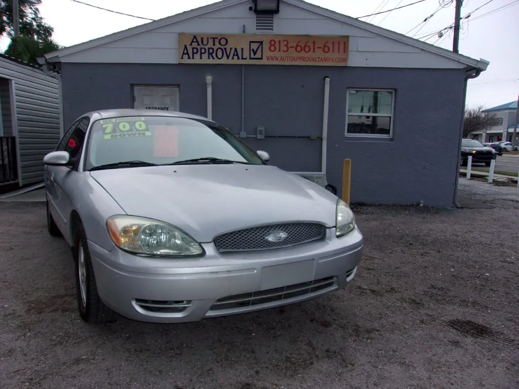 2004 Ford Taurus SE's photo