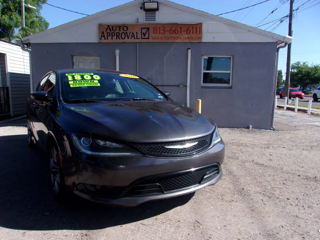 2016 Chrysler 200 S's photo